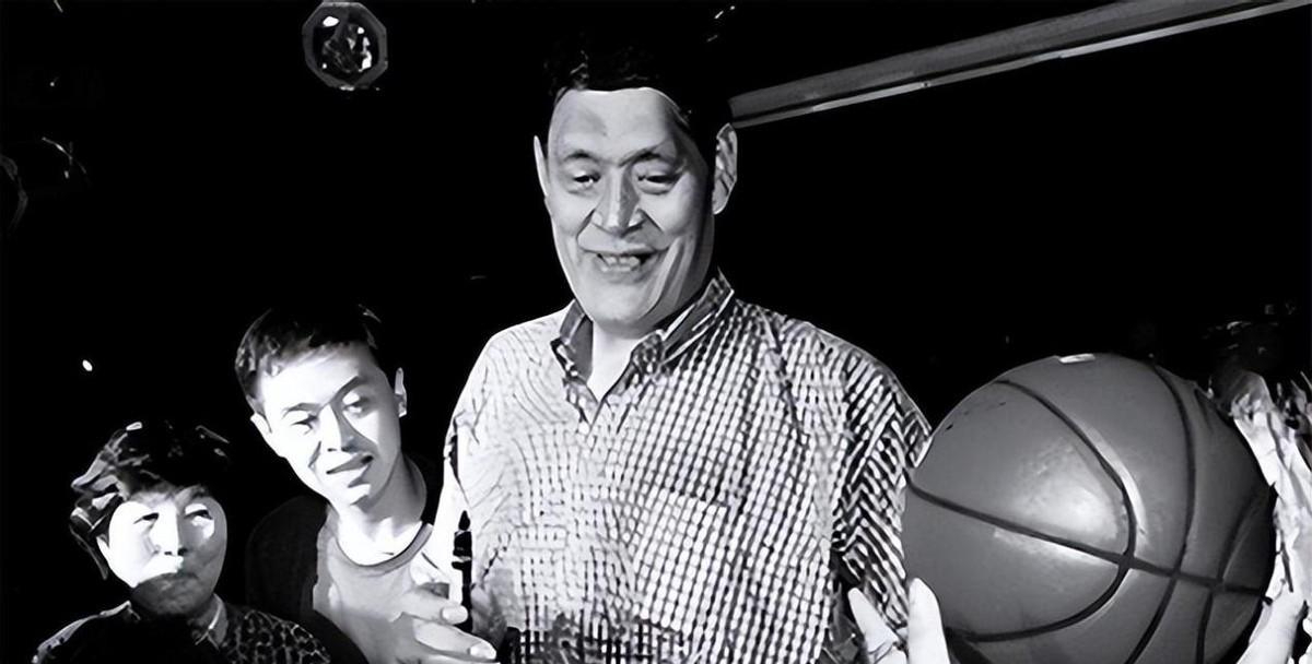 姚明身体缺陷_姚明健身房_姚明如果身体健康