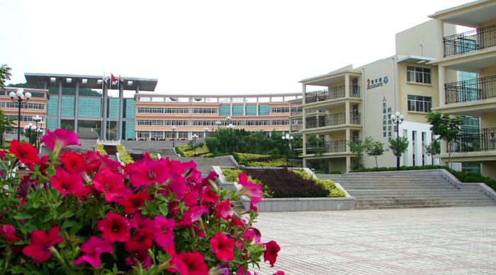 威海营养餐 威海大光华学校“笃志自强，追