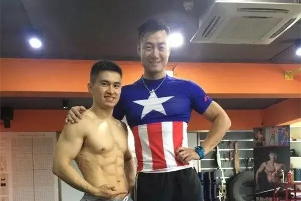 盘点那些健身明星_健身明星rex_明星们健身视频