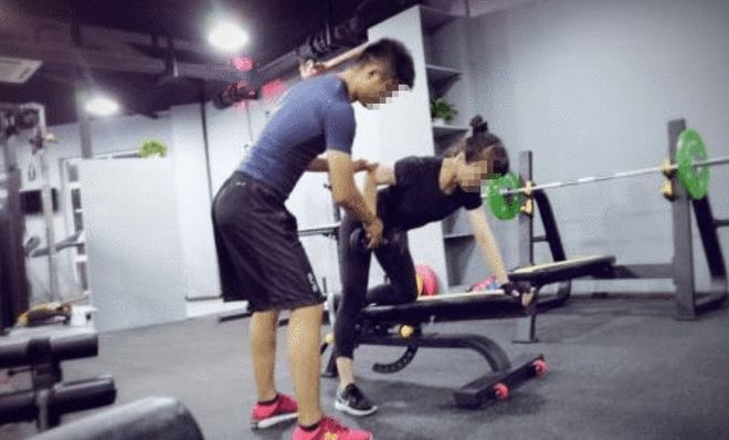 帅哥胸肌被虐微博私杂志_帅哥大基私杂志_健身房私教是帅哥