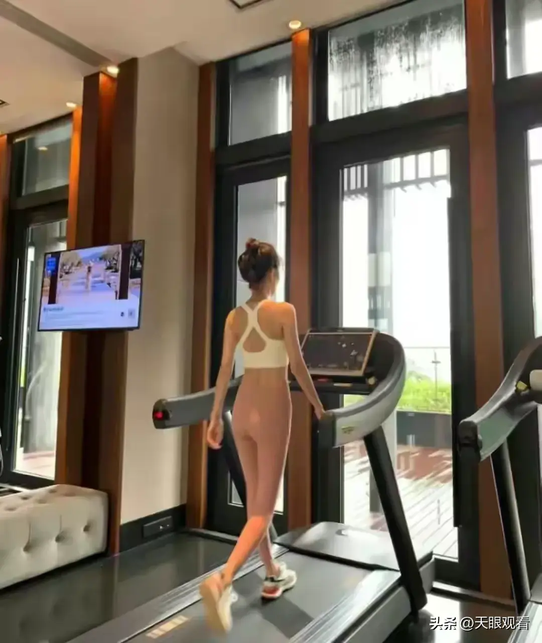 健身房 女性 运动_女人健身运动_女生健身房运动