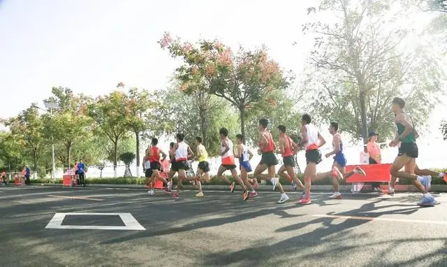 衡水马拉松2019官网_衡水马拉松视频_衡水马拉松冲刺比赛
