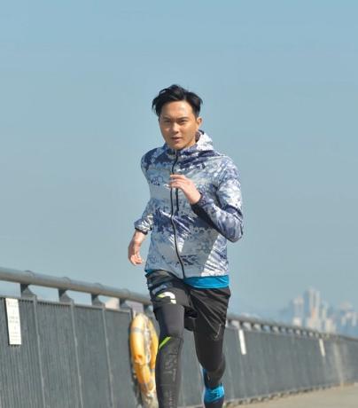 男明星健身保持年轻_健身男星_常年健身的男明星