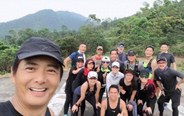常年健身的男明星_男明星健身保持年轻_健身男星
