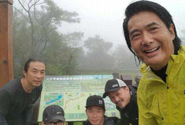 健身男星_常年健身的男明星_男明星健身保持年轻