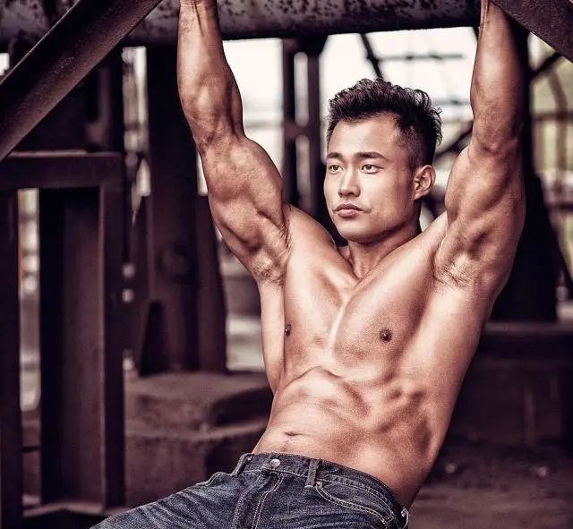 报个健身房请个私教一般多少钱_健身房办卡私教多少钱_你们去健身房办私教